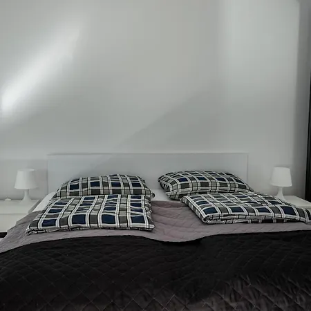 Apartment Apartament Przy Parku Z Duzym Tarasem ,prywatny Parking