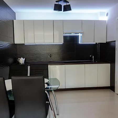 Apartament Przy Parku Z Duzym Tarasem ,prywatny Parking * Swinoujscie
