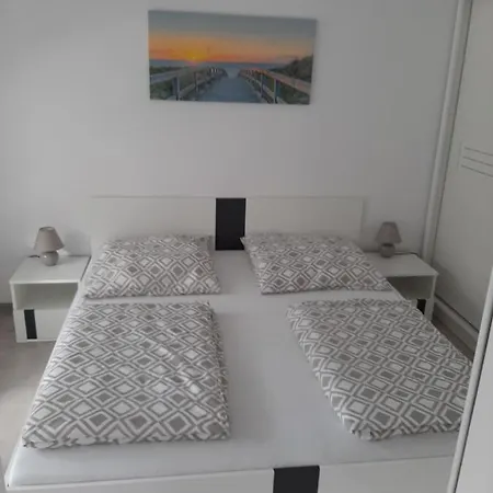 Apartament Emily Apartment *