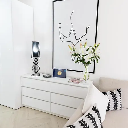 Bianco Apartment *