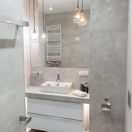Bianco Apartment *