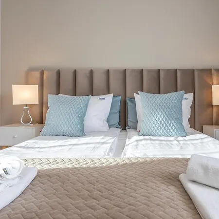 Ambria Platan Complex Apartment