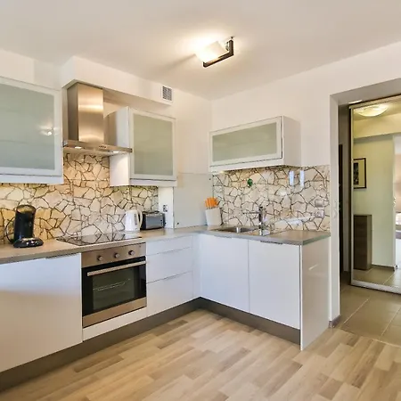 - Zdrojowa Apartament