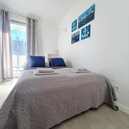 Apartment 1a *