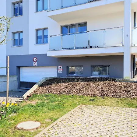 Apartment 1a *