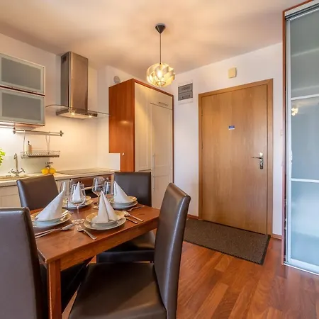 Ambria Promenada Apartment