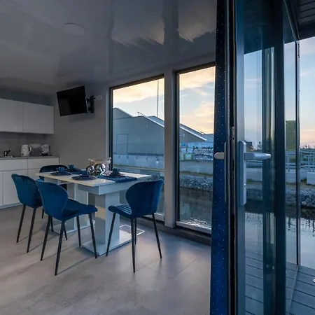 Houseboat Lunowo Apartment