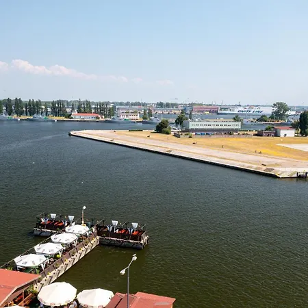 Z Widokiem Na Port - Visitopl Swinoujscie
