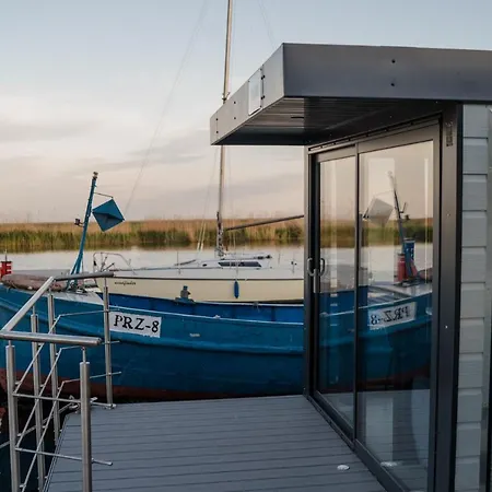 Houseboat Lunowo