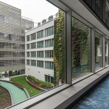 Golden Line Apartment *