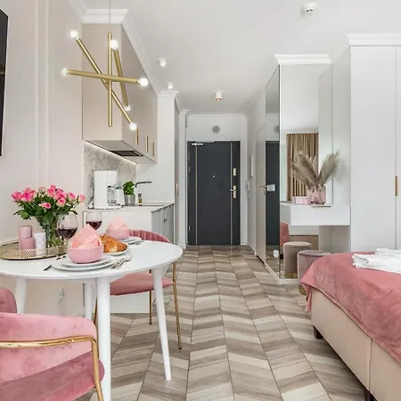 Golden Line Apartment *