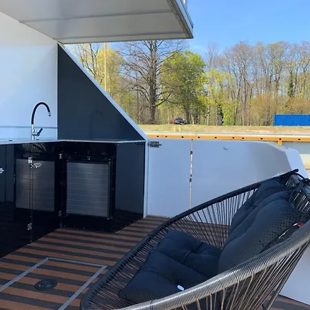 Amber Houseboat Apartment Swinoujscie