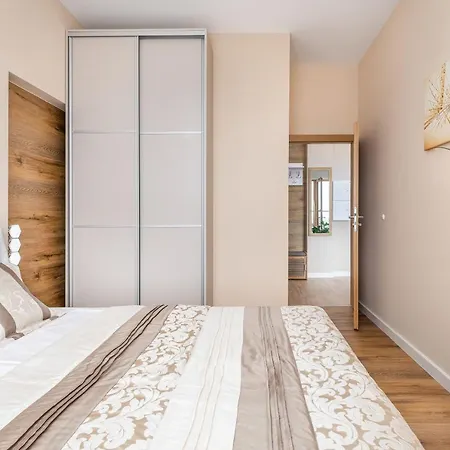 Platan Tower Baltic & Apartment *