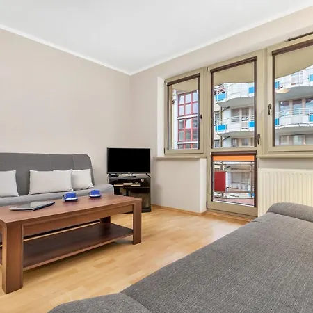 Zdrojowa By Renters Apartment