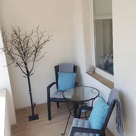 Blue Lagoon Apartment *