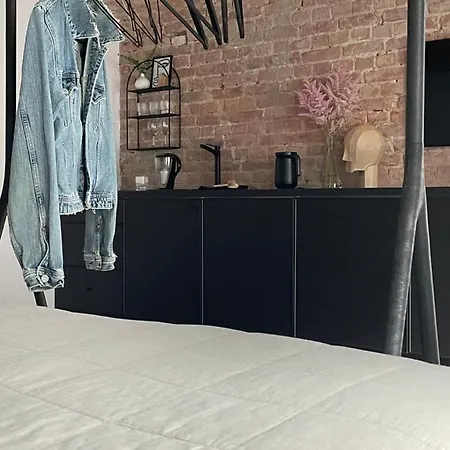 Apartment 5 *