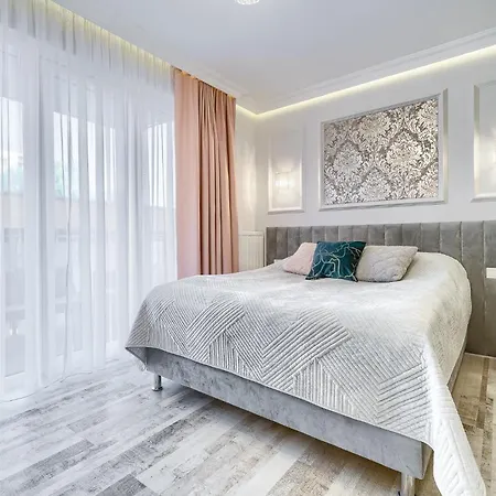 Silver Apartment *