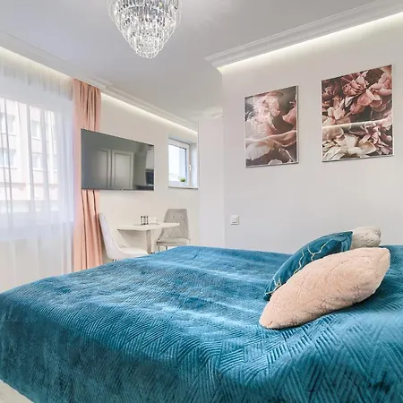 Silver Apartment *