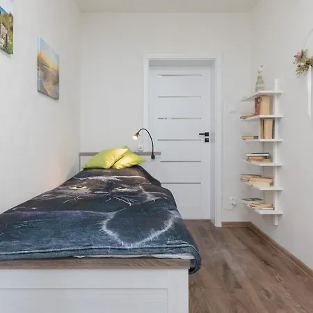 Apartment River And Port View By Renters