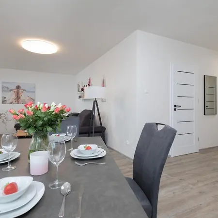 Apartment River And Port View By Renters *