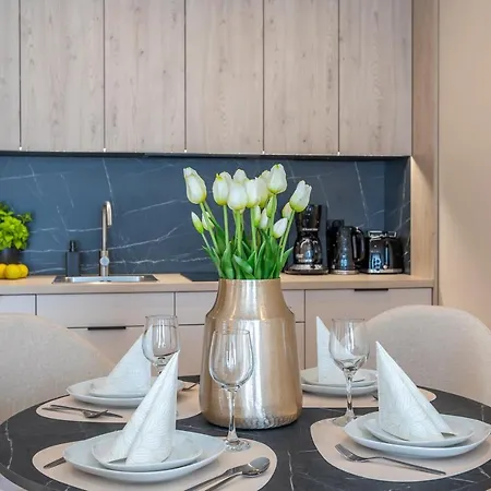 Ambria Sun Towers Apartment *