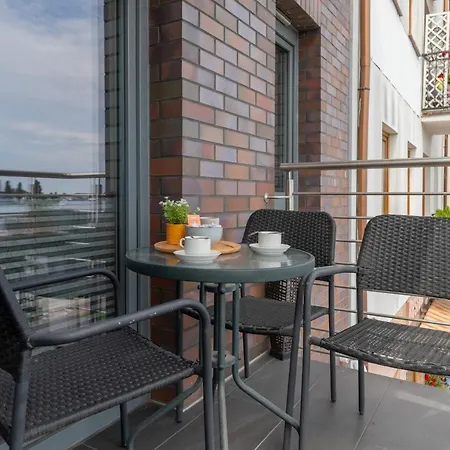 Przestronny Z Balkonem - Przy Porcie - By Renters Apartment *