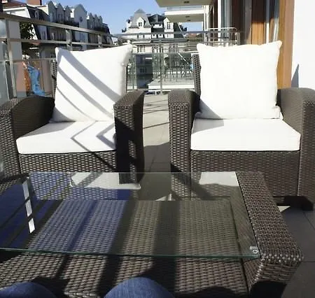 Four Seasons Aquamarina Apartment *
