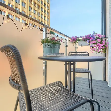 Silver Apartment *