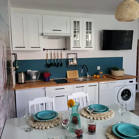 Trzecie Drzwi Po Lewej Apartment