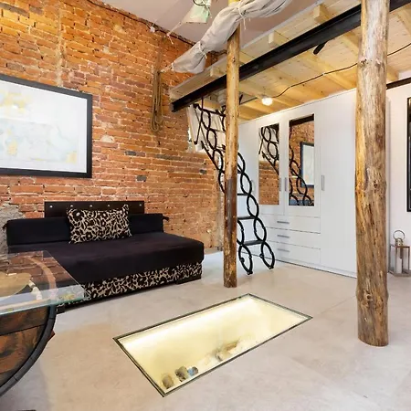 Cosy Studio Bohaterow Wrzesnia By Renters *