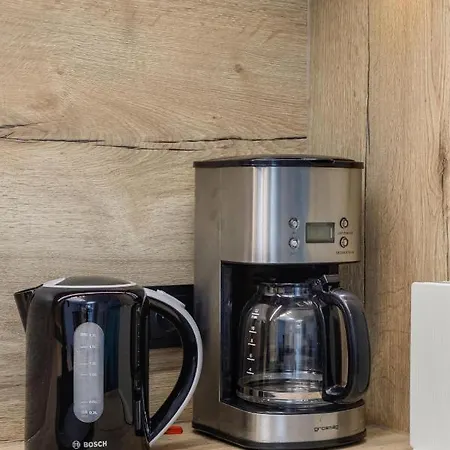 Square By Renters Apartment *