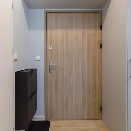Square By Renters Apartment *