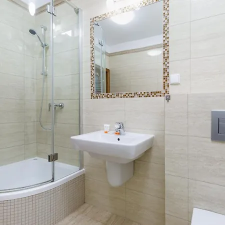 Platan City Centre By Renters Apartment