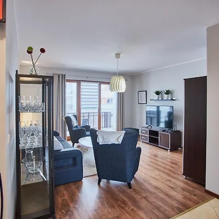 - Chelmonskiego Apartment *