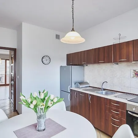 - Chelmonskiego Apartment