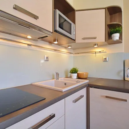 Promenada - Plaza 100m Apartment *