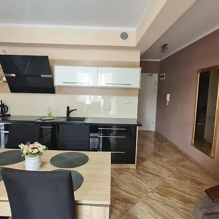 Four Seasons Aquamarina Apartment *