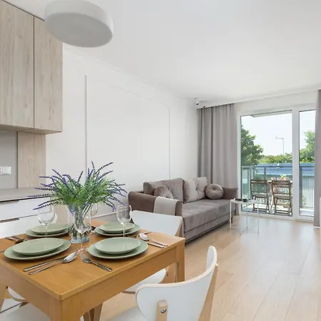 Square By Renters Apartment