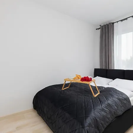 Apartment Sunny With Parking & Balcony Luzycka By Renters *