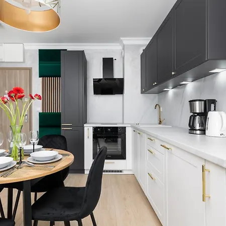 Square By Renters Apartment *