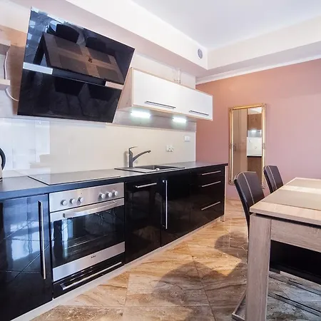 Four Seasons Aquamarina Apartment