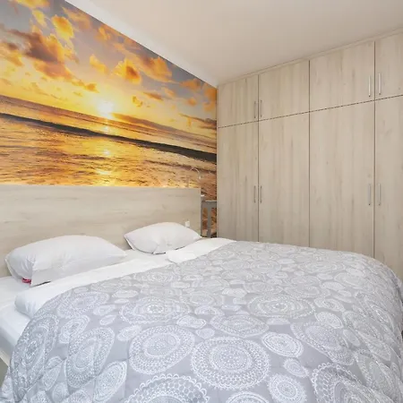 Apartment Modern Luzycka By Renters