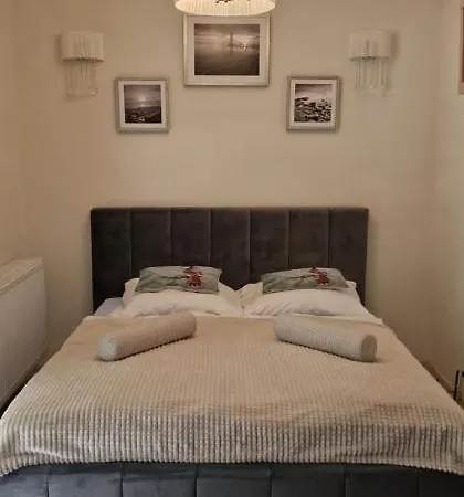 Julia Apartment *