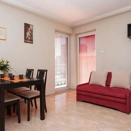 Center Iii By Renters Apartment