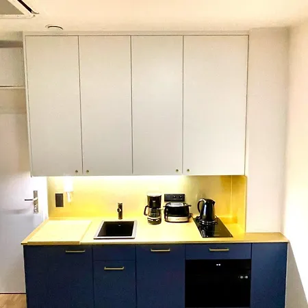 Apartos Seaside Luxury Apartment *