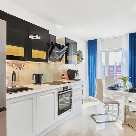 Golden Hour Apartments- Plac Slowianski 43 Apartment *