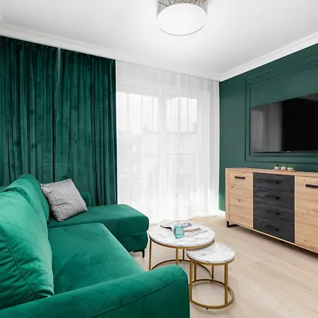 Square By Renters Apartment