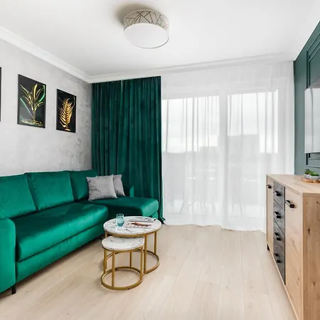 Square By Renters Apartment *
