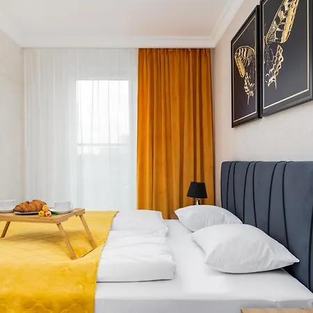 Square By Renters Apartment
