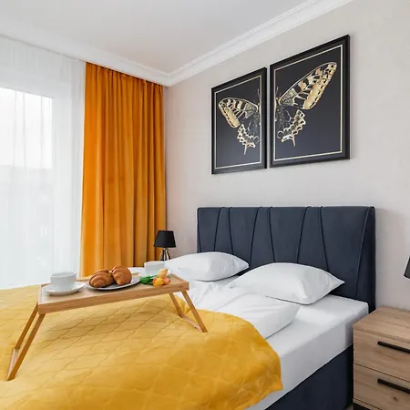 Square By Renters Apartment *